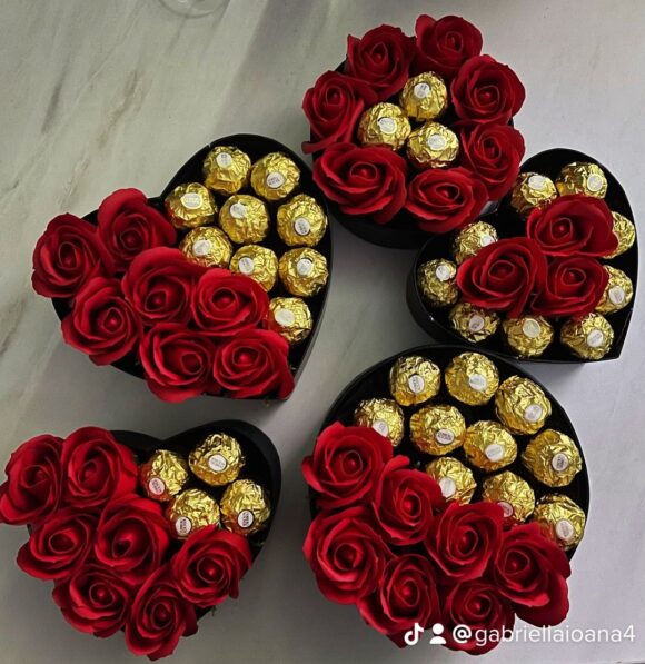 Custom Packaging USA, Custom Printed Boxes - Flower Chocolate Box